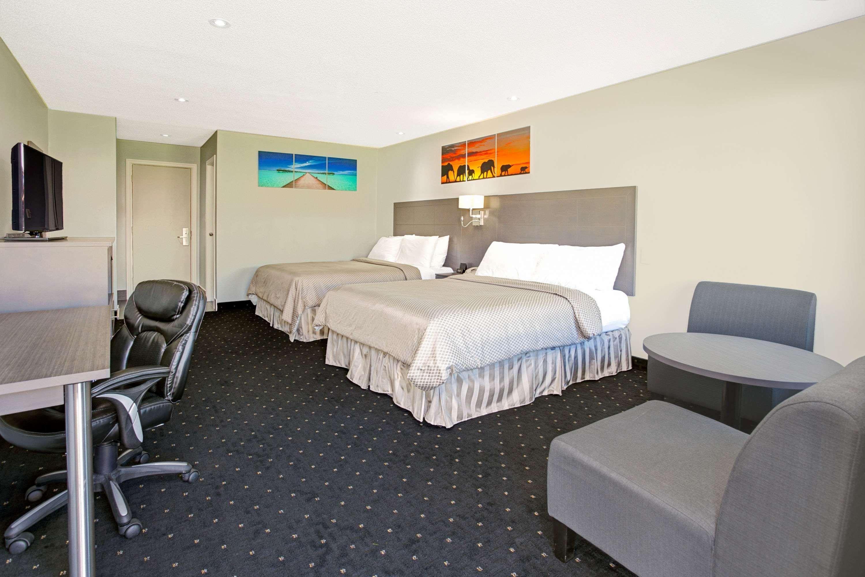 ฮาวเวิร์ด จอห์นสัน บาย วินด์แฮม จานาน็อก Hotel แกเนอนอเคว ภายนอก รูปภาพ