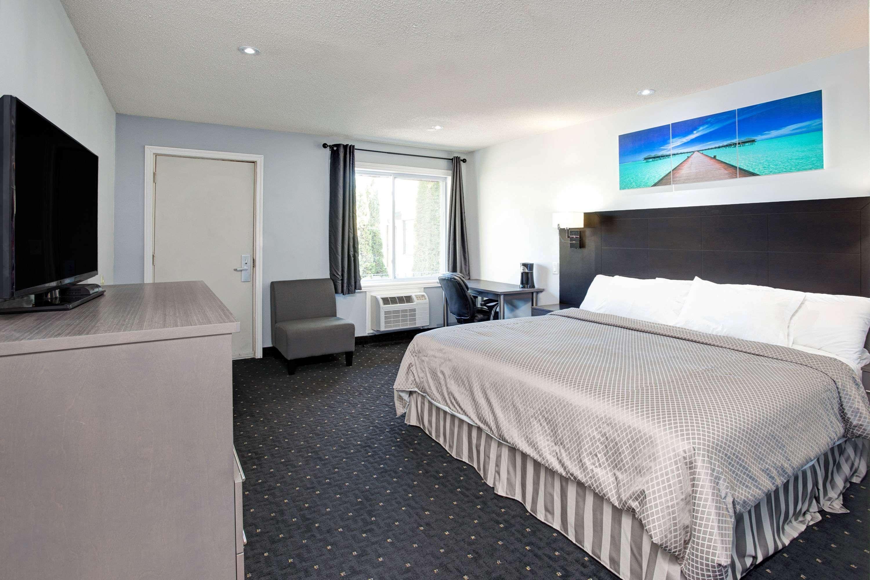 ฮาวเวิร์ด จอห์นสัน บาย วินด์แฮม จานาน็อก Hotel แกเนอนอเคว ภายนอก รูปภาพ