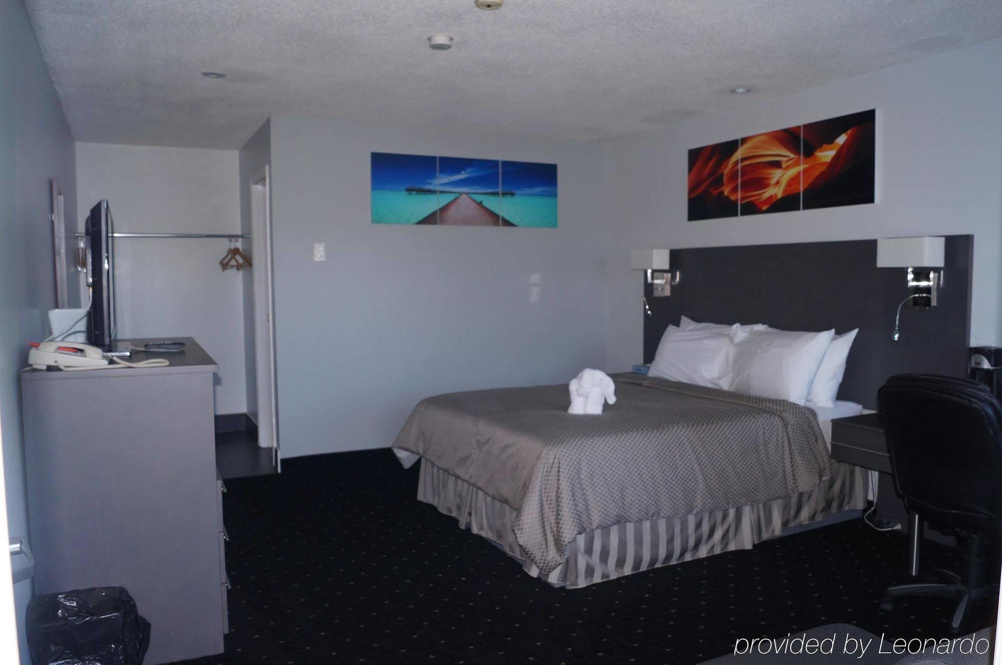ฮาวเวิร์ด จอห์นสัน บาย วินด์แฮม จานาน็อก Hotel แกเนอนอเคว ภายนอก รูปภาพ